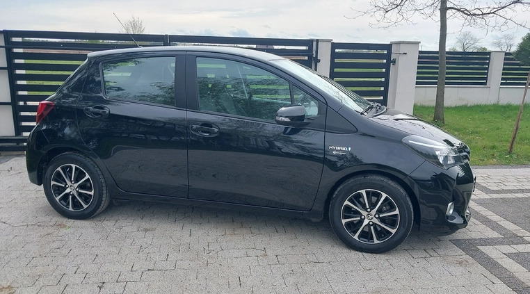 Toyota Yaris cena 47900 przebieg: 58000, rok produkcji 2015 z Tarnobrzeg małe 56